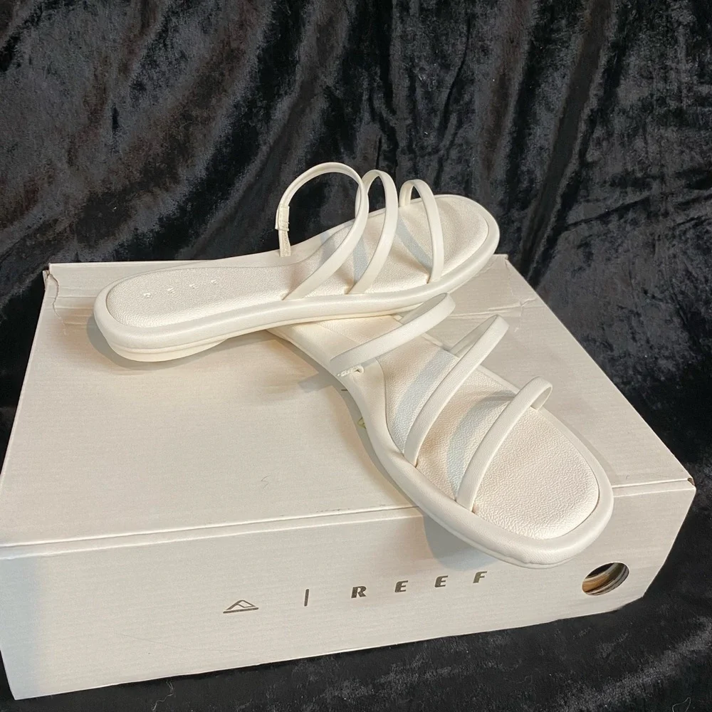 NWT REEF SANDALS WHITE - Picture 1 of 1